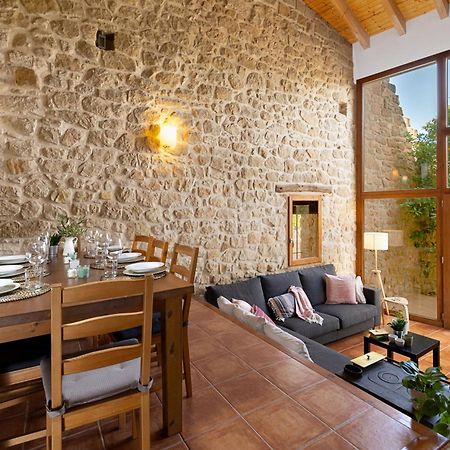 Espacioso Pajar Con Chimenea En Casa De Las Letras Льедо Экстерьер фото